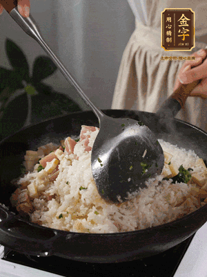 米飯煮熟后，拌入薺菜